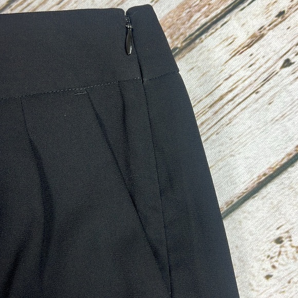 Express Shorts - Blouse Material - Picture 3 of 4